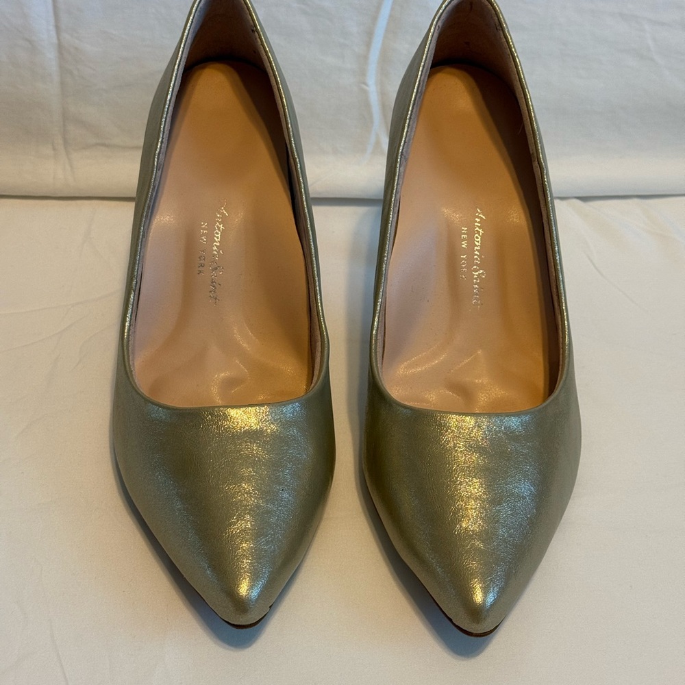 Women's Metallic Gold Pumps